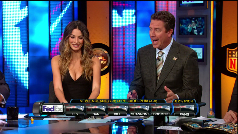 Illustration for article titled Dan Marino Spent Most Of "The NFL Today" Staring At Lily Aldridge's Cleavage